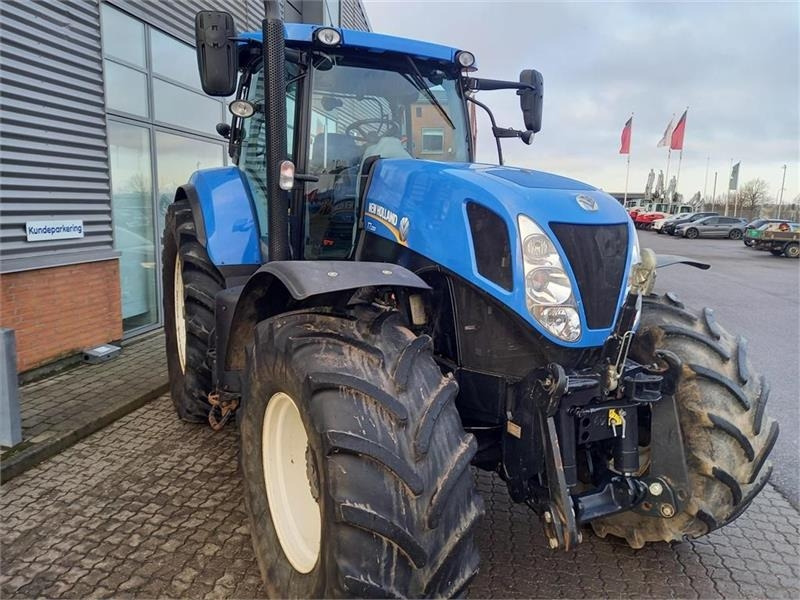 New Holland T7.220 - Trator: foto 4 New Holland T7.220 - Trator: foto 4