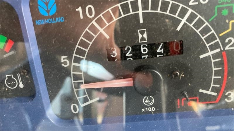 New Holland TD90D - Trator: foto 4 New Holland TD90D - Trator: foto 4