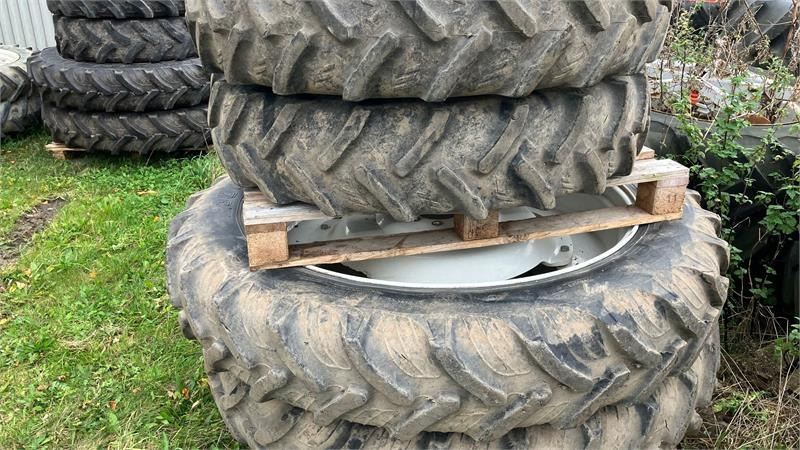 Taurus 270/95R32 - 300/95R46 - Pneu por Máquina agrícola: foto 1 Taurus 270/95R32 - 300/95R46 - Pneu por Máquina agrícola: foto 1