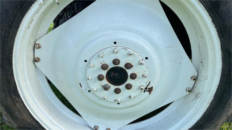 Taurus 270/95R32 - 300/95R46 - Pneu por Máquina agrícola: foto 2 Taurus 270/95R32 - 300/95R46 - Pneu por Máquina agrícola: foto 2