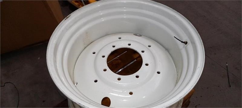 Titan Svejste fælge............ 15x30 - Pneu por Máquina agrícola: foto 2 Titan Svejste fælge............ 15x30 - Pneu por Máquina agrícola: foto 2