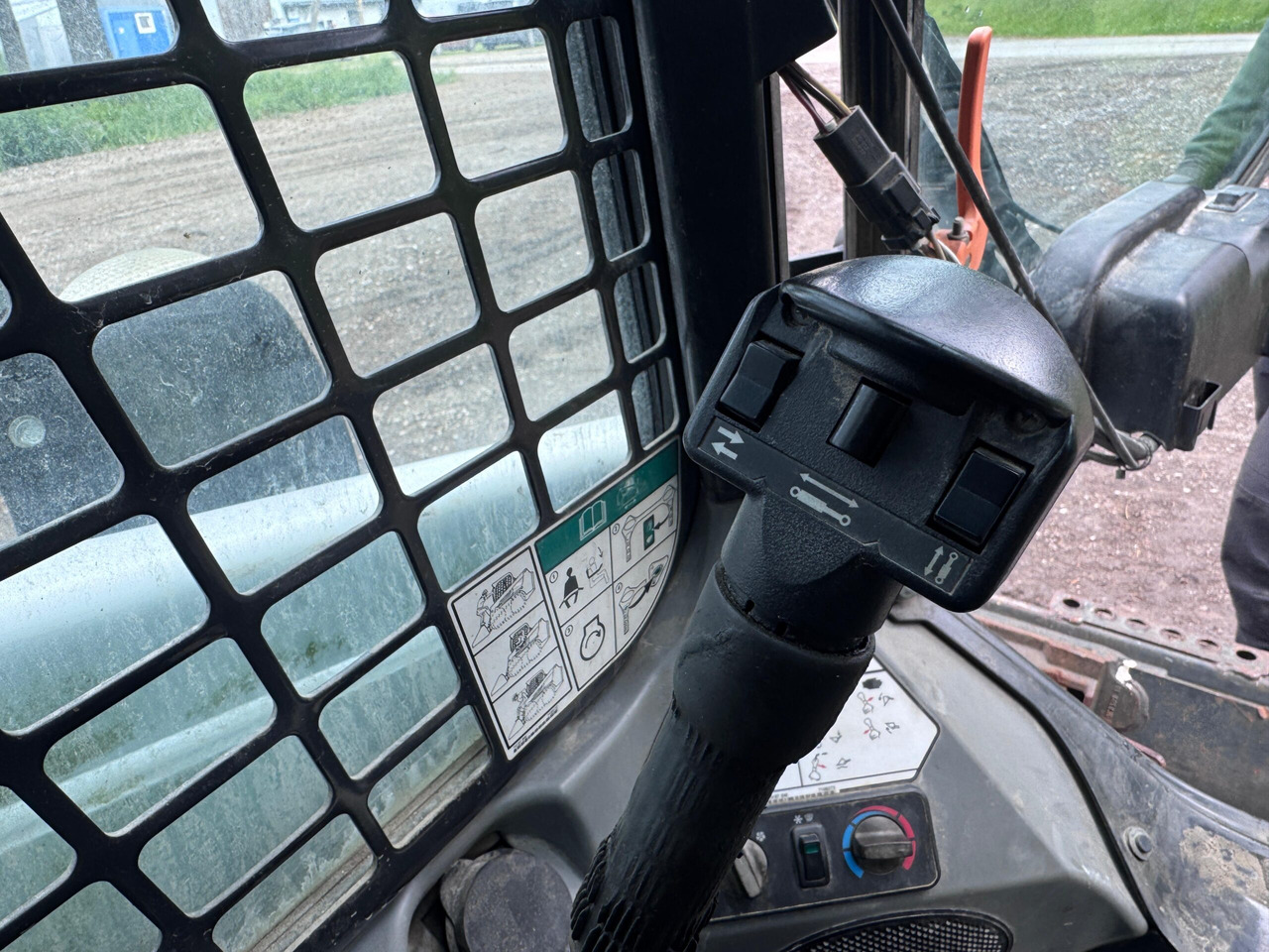 Mini pá carregadora BOBCAT S450: foto 11