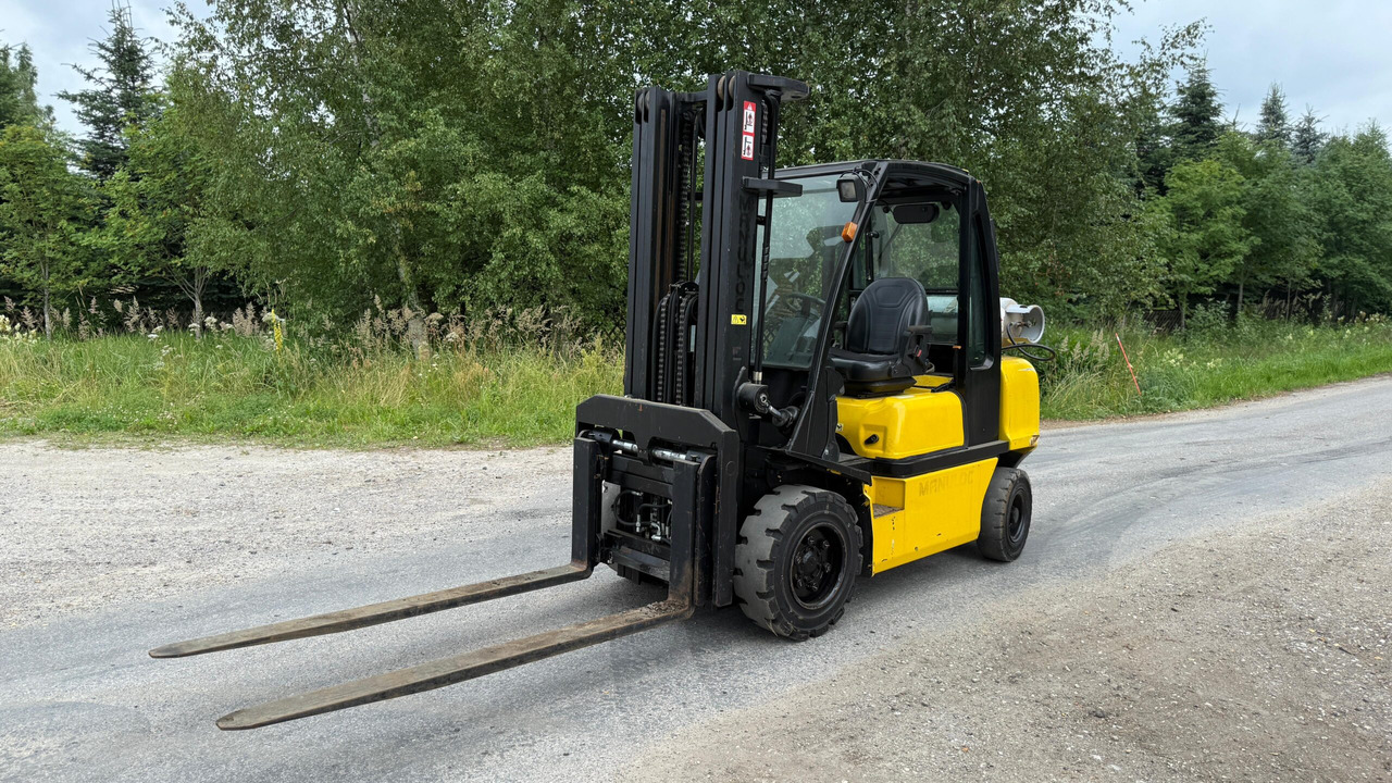 Nissan DX30 - Empilhadeira a diesel: foto 1 Nissan DX30 - Empilhadeira a diesel: foto 1