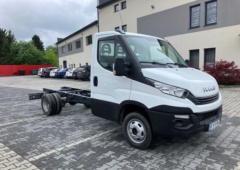 Iveco DAILY 35C13 ramo do zabudowy kiper wywrotka - Camião chassi: foto 2 Iveco DAILY 35C13 ramo do zabudowy kiper wywrotka - Camião chassi: foto 2