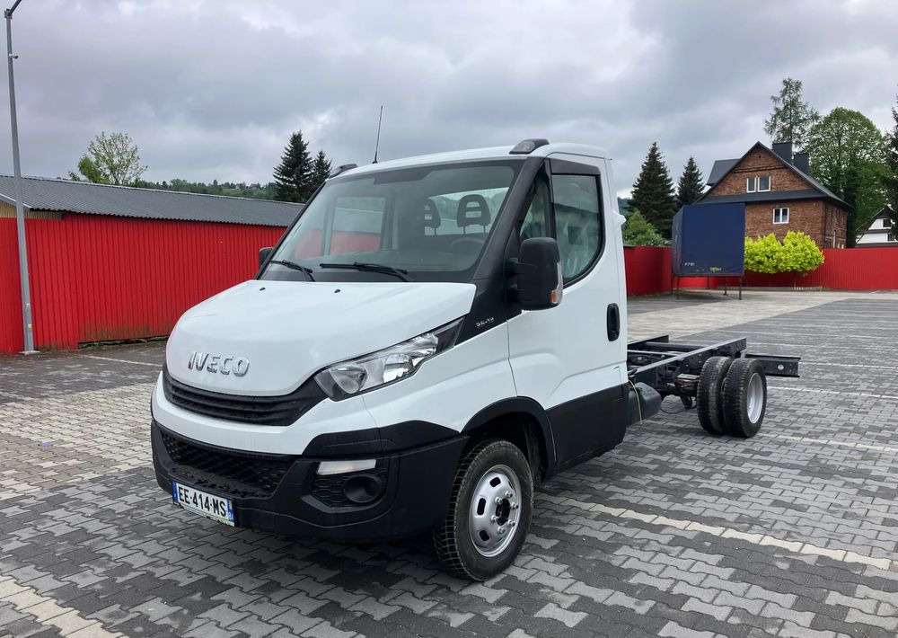 Iveco DAILY 35C13 ramo do zabudowy kiper wywrotka - Camião chassi: foto 1 Iveco DAILY 35C13 ramo do zabudowy kiper wywrotka - Camião chassi: foto 1
