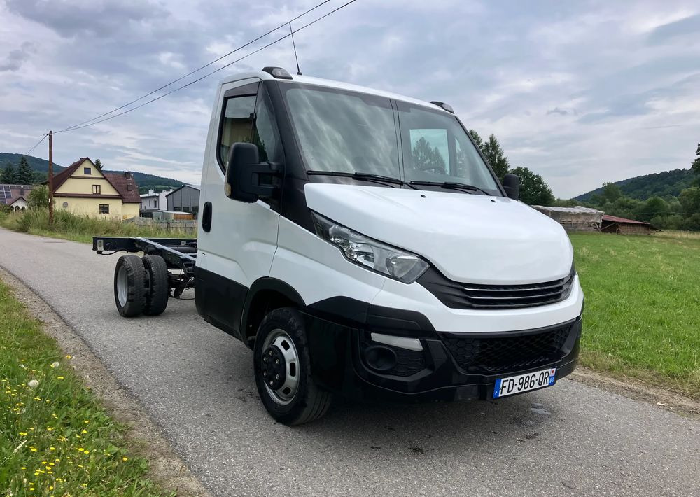 Iveco DAILY 35C14 ramo do zabudowy kiper wywrotka - Camião chassi: foto 2 Iveco DAILY 35C14 ramo do zabudowy kiper wywrotka - Camião chassi: foto 2
