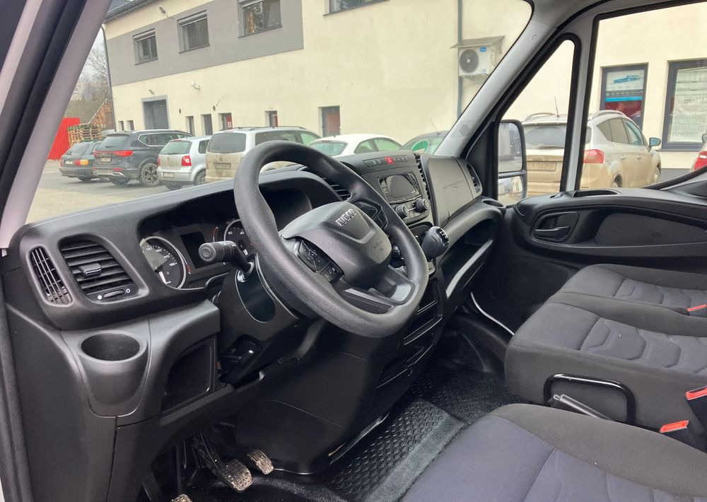 Iveco DAILY 35C16 kontener kurierka winda STAN PERFEKCYJNY - Carrinha de contentor: foto 5 Iveco DAILY 35C16 kontener kurierka winda STAN PERFEKCYJNY - Carrinha de contentor: foto 5