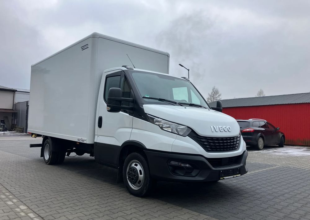 Iveco DAILY 35C16 kontener kurierka winda STAN PERFEKCYJNY - Carrinha de contentor: foto 2 Iveco DAILY 35C16 kontener kurierka winda STAN PERFEKCYJNY - Carrinha de contentor: foto 2