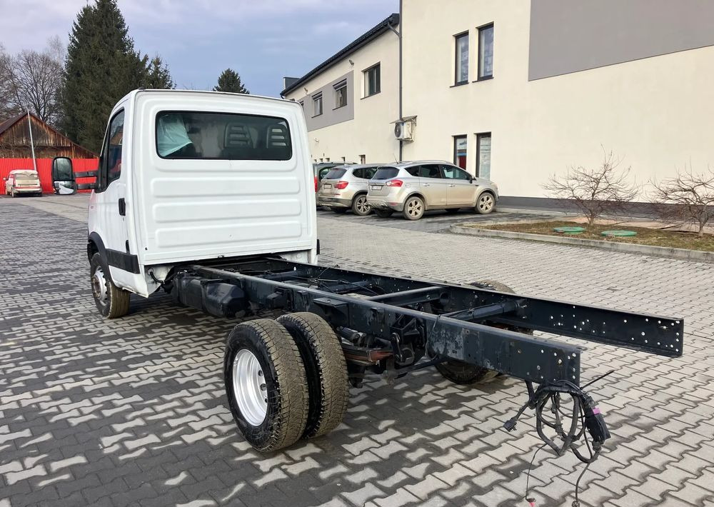 Iveco DAILY 70C17 RAMO DO ZABUDOWY,super stan - Camião chassi: foto 4 Iveco DAILY 70C17 RAMO DO ZABUDOWY,super stan - Camião chassi: foto 4