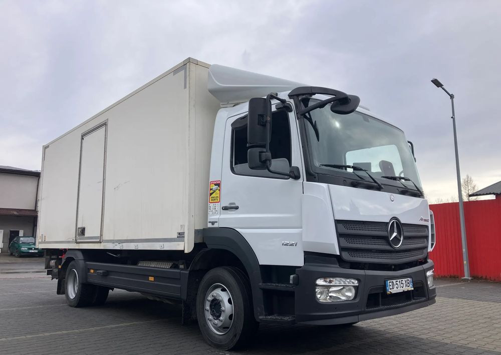 Mercedes-Benz ATEGO 1218 KURIERKA KONTENER 15 PALET - Camião furgão: foto 2 Mercedes-Benz ATEGO 1218 KURIERKA KONTENER 15 PALET - Camião furgão: foto 2