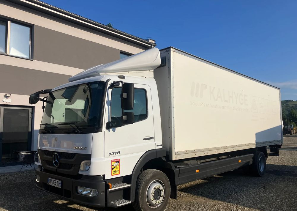 Mercedes-Benz Atego 1218 kurierka kontener - Camião furgão: foto 2 Mercedes-Benz Atego 1218 kurierka kontener - Camião furgão: foto 2