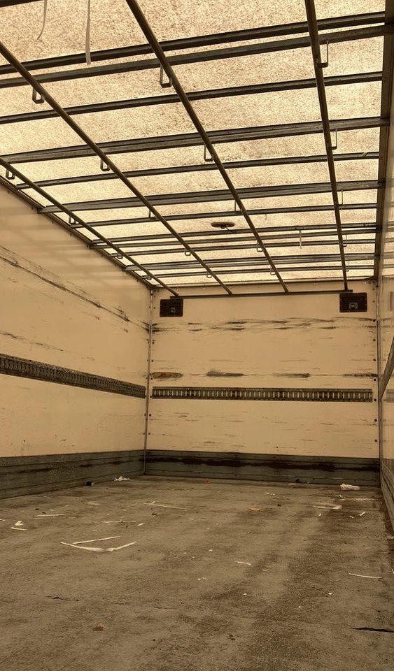 Mercedes-Benz Atego 1218 kurierka kontener - Camião furgão: foto 5 Mercedes-Benz Atego 1218 kurierka kontener - Camião furgão: foto 5