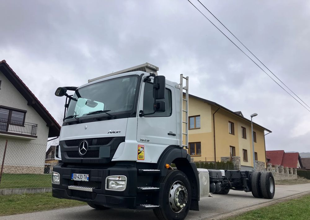 Mercedes-Benz Mercedes Axor 1829  Rama do zabudowy kiper beczka hakowiec laweta - Camião chassi: foto 2 Mercedes-Benz Mercedes Axor 1829  Rama do zabudowy kiper beczka hakowiec laweta - Camião chassi: foto 2