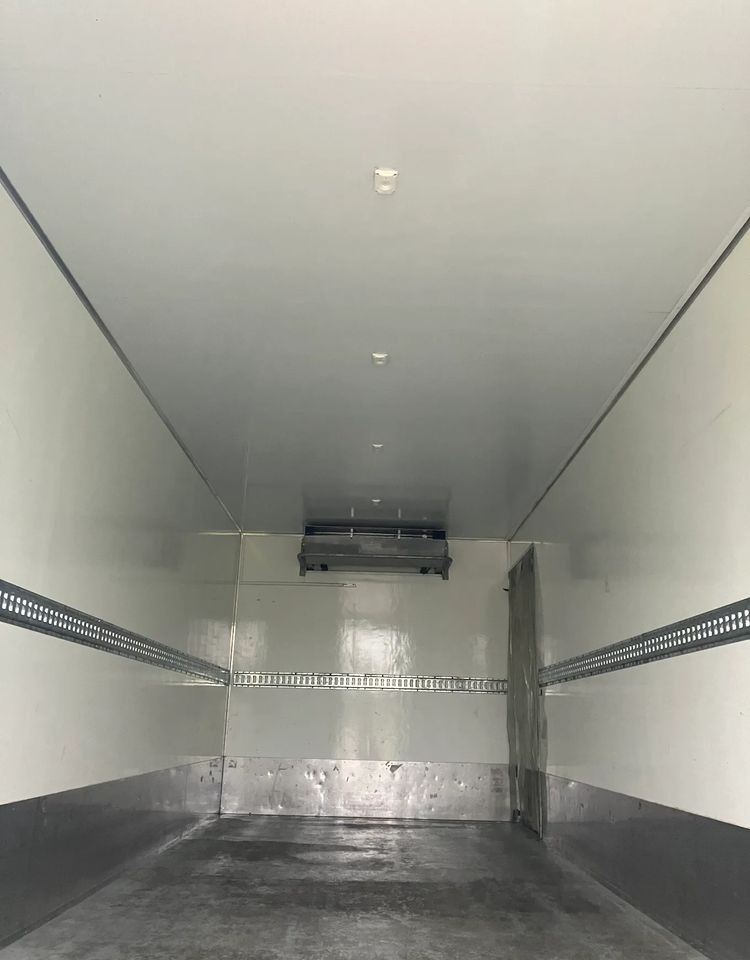 Renault Renault Gama D 240 chłodnia izoterma - Camião frigorífico: foto 5 Renault Renault Gama D 240 chłodnia izoterma - Camião frigorífico: foto 5
