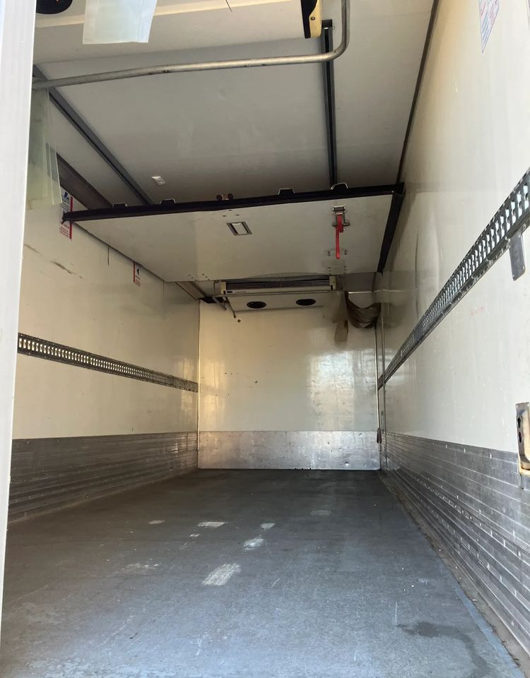 Renault Renault Midlum 220chłodnia izoterma - Camião frigorífico: foto 5 Renault Renault Midlum 220chłodnia izoterma - Camião frigorífico: foto 5