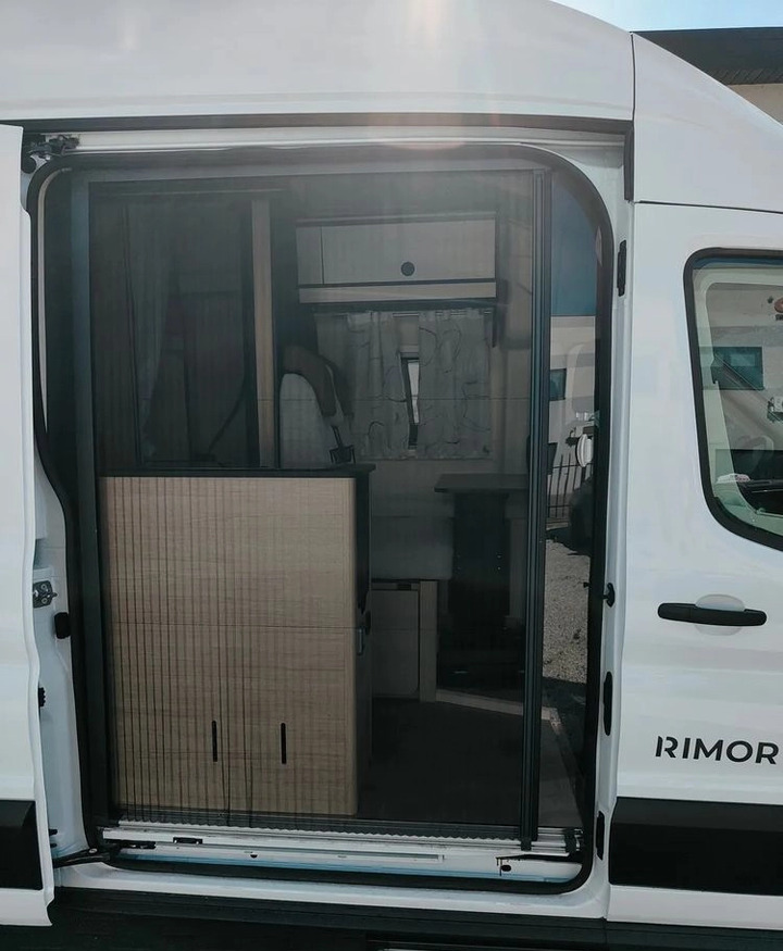 FORD Rimor NEW Ford Van 238 Truma Diesel Roller Shutters Remis AUTOMAT - Campervan: foto 5 FORD Rimor NEW Ford Van 238 Truma Diesel Roller Shutters Remis AUTOMAT - Campervan: foto 5