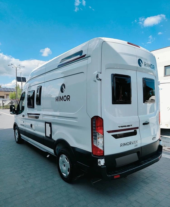 FORD Rimor NEW Ford Van 238 Truma Diesel Roller Shutters Remis AUTOMAT - Campervan: foto 4 FORD Rimor NEW Ford Van 238 Truma Diesel Roller Shutters Remis AUTOMAT - Campervan: foto 4