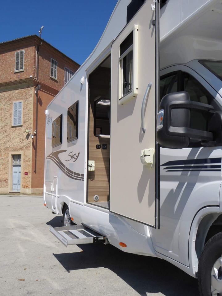 Fiat Ducato RETRACTABLE PLATFORM (300KG CAPACITY) - Autocaravana capucine: foto 2 Fiat Ducato RETRACTABLE PLATFORM (300KG CAPACITY) - Autocaravana capucine: foto 2