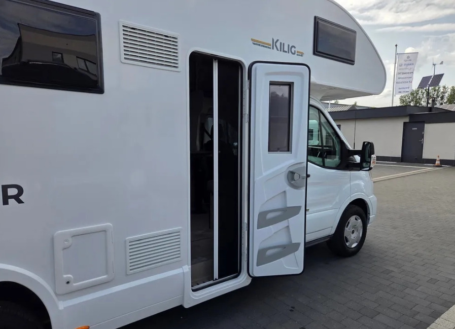 RIMOR Rimor KILIG 695 NEW Retrofitted 5-Passenger Winterized Camera Navigation - Campervan: foto 5 RIMOR Rimor KILIG 695 NEW Retrofitted 5-Passenger Winterized Camera Navigation - Campervan: foto 5