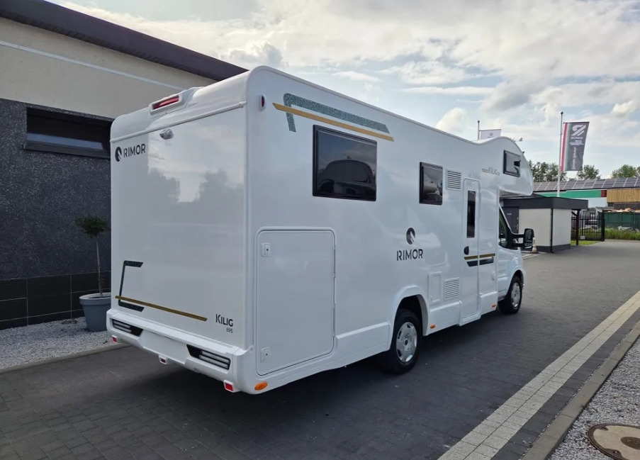 RIMOR Rimor KILIG 695 NEW Retrofitted 5-Passenger Winterized Camera Navigation - Campervan: foto 3 RIMOR Rimor KILIG 695 NEW Retrofitted 5-Passenger Winterized Camera Navigation - Campervan: foto 3