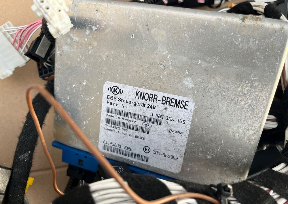 Elektronika kabiny MAN TG3 TGX TGS nowy model sterowniki licznik wiązka - Cabine e interior por Camião: foto 5 Elektronika kabiny MAN TG3 TGX TGS nowy model sterowniki licznik wiązka - Cabine e interior por Camião: foto 5