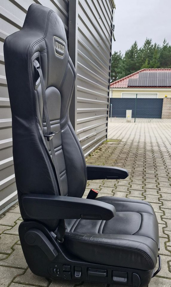 IVECO STRALIS S WAY FOTEL PASAŻERA - Cabine e interior: foto 3 IVECO STRALIS S WAY FOTEL PASAŻERA - Cabine e interior: foto 3