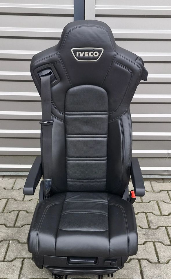 IVECO STRALIS S WAY FOTEL PASAŻERA - Cabine e interior: foto 1 IVECO STRALIS S WAY FOTEL PASAŻERA - Cabine e interior: foto 1