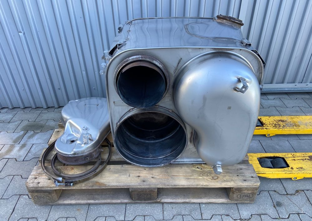 Katalizator MAN TGX TGS lift wydech tłumik - Conversor catalítico por Camião: foto 1 Katalizator MAN TGX TGS lift wydech tłumik - Conversor catalítico por Camião: foto 1
