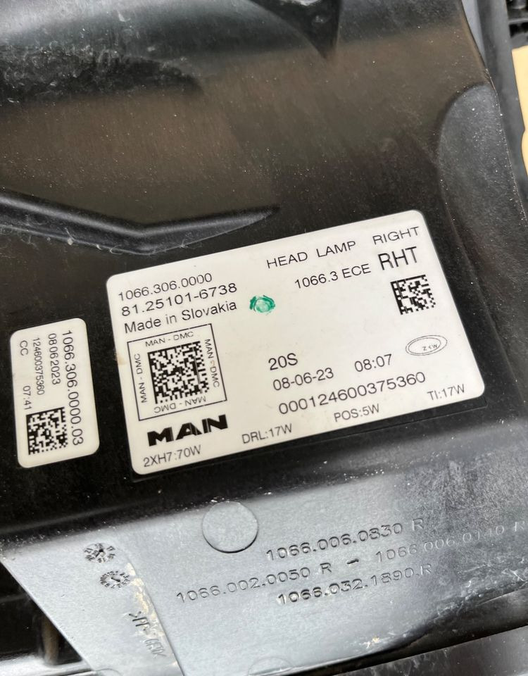 Lampa MAN TG3 TGX TGS nowy model reflektor RH - Iluminação por Camião: foto 3 Lampa MAN TG3 TGX TGS nowy model reflektor RH - Iluminação por Camião: foto 3