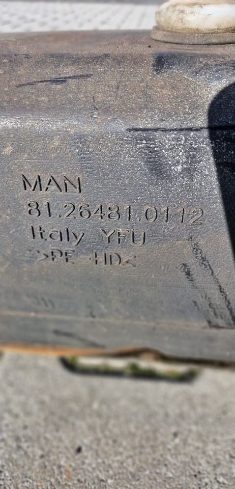 MAN TG3 TGX TGS ZBIORNICZEK PŁYNU DO SPRYSKIWACZY 81.26481.0112 - Limpador de pára-brisa por Camião: foto 2 MAN TG3 TGX TGS ZBIORNICZEK PŁYNU DO SPRYSKIWACZY 81.26481.0112 - Limpador de pára-brisa por Camião: foto 2