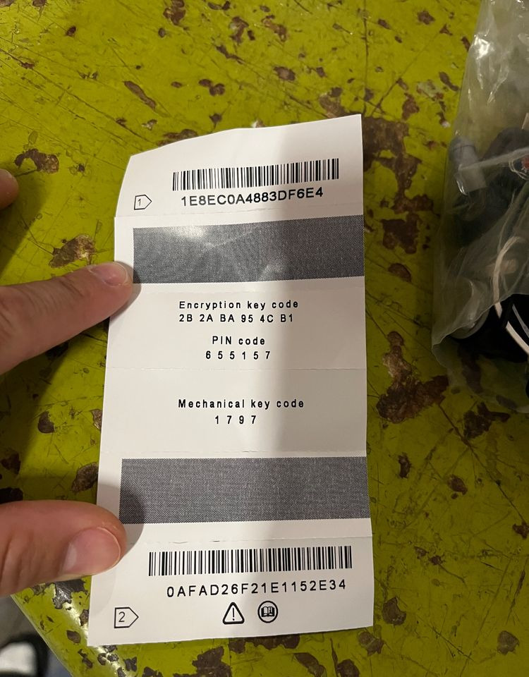 NOWA stacyjka+ kluczyki Scania R S 2487305 kody - Cabine e interior por Camião: foto 4 NOWA stacyjka+ kluczyki Scania R S 2487305 kody - Cabine e interior por Camião: foto 4