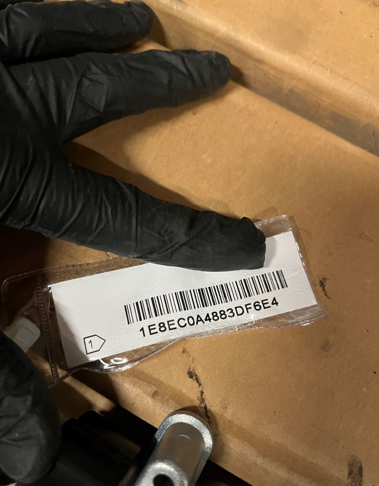 NOWA stacyjka+ kluczyki Scania R S 2487305 kody - Cabine e interior por Camião: foto 3 NOWA stacyjka+ kluczyki Scania R S 2487305 kody - Cabine e interior por Camião: foto 3