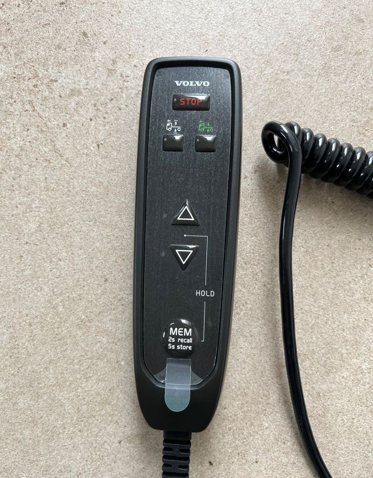 NOWY pilot podnoszenia poduszek Volvo FH5 Aero ecas - Cabine e interior por Camião: foto 2 NOWY pilot podnoszenia poduszek Volvo FH5 Aero ecas - Cabine e interior por Camião: foto 2