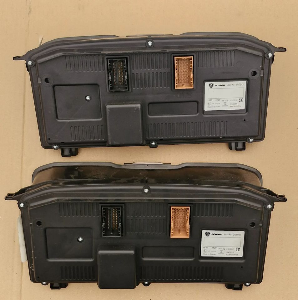 SCANIA R S LICZNIK ZEGARY 2717543 2496980 - Cabine e interior: foto 2 SCANIA R S LICZNIK ZEGARY 2717543 2496980 - Cabine e interior: foto 2