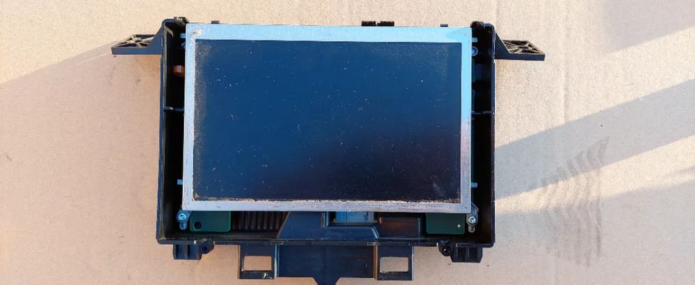 VOLVO FH4 RADIO WYŚWIETLACZ PANEL - Cabine e interior por Camião: foto 1 VOLVO FH4 RADIO WYŚWIETLACZ PANEL - Cabine e interior por Camião: foto 1