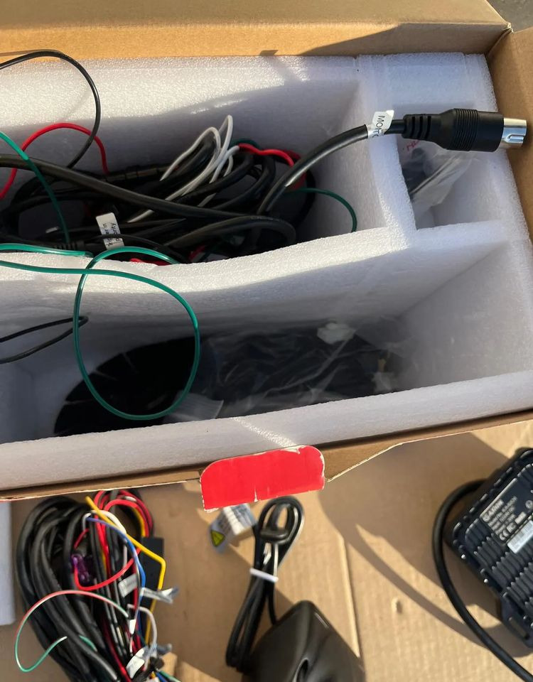 ZESTAW MONITOR KAMERA AXION NOWE - Cabine e interior: foto 4 ZESTAW MONITOR KAMERA AXION NOWE - Cabine e interior: foto 4