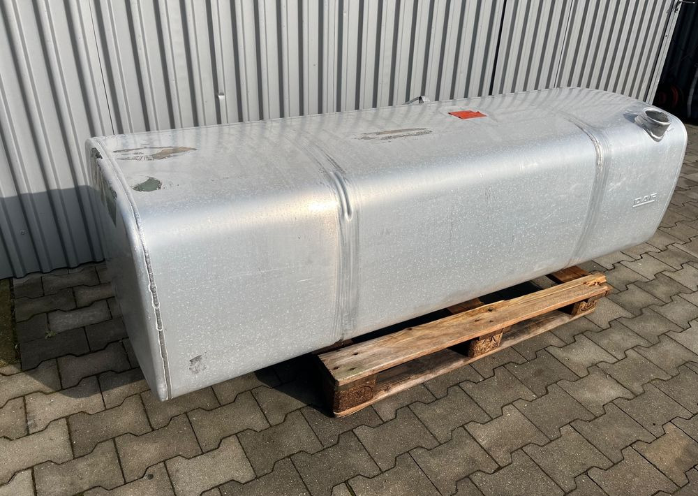 Zbiornik paliwa DAF XF CF 690 litrów bak - Tanque de combustível por Camião: foto 2 Zbiornik paliwa DAF XF CF 690 litrów bak - Tanque de combustível por Camião: foto 2
