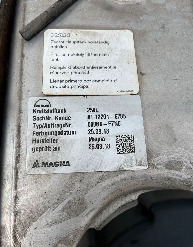 Zbiornik paliwa MAN TGX TGS 250 litrów kompletny - Tanque de combustível por Camião: foto 5 Zbiornik paliwa MAN TGX TGS 250 litrów kompletny - Tanque de combustível por Camião: foto 5