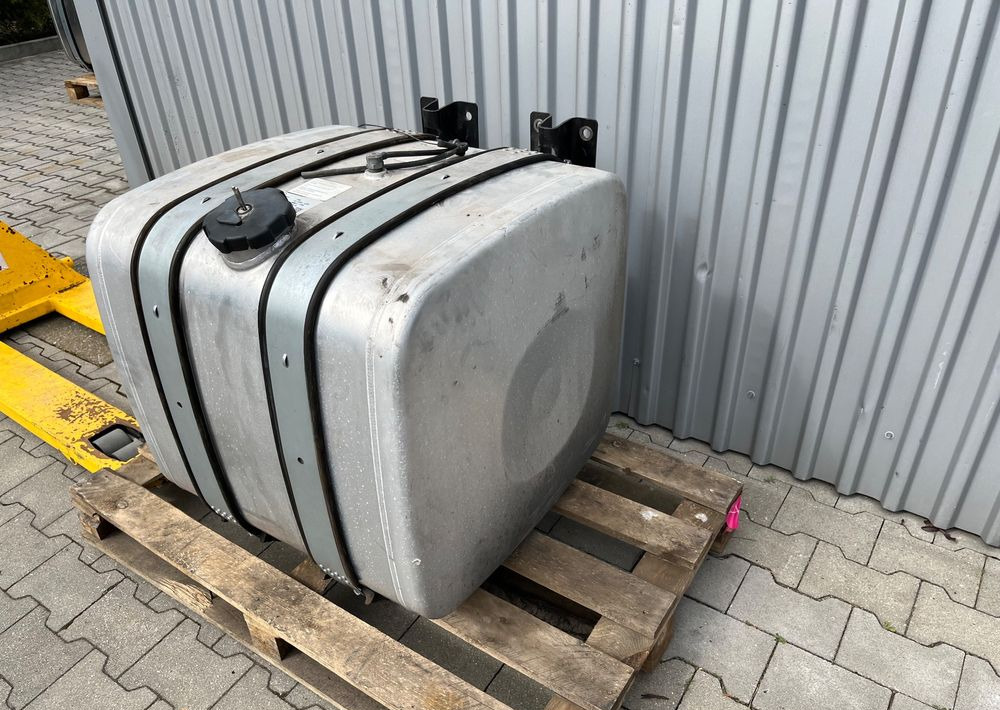 Zbiornik paliwa MAN TGX TGS 250 litrów kompletny - Tanque de combustível por Camião: foto 1 Zbiornik paliwa MAN TGX TGS 250 litrów kompletny - Tanque de combustível por Camião: foto 1