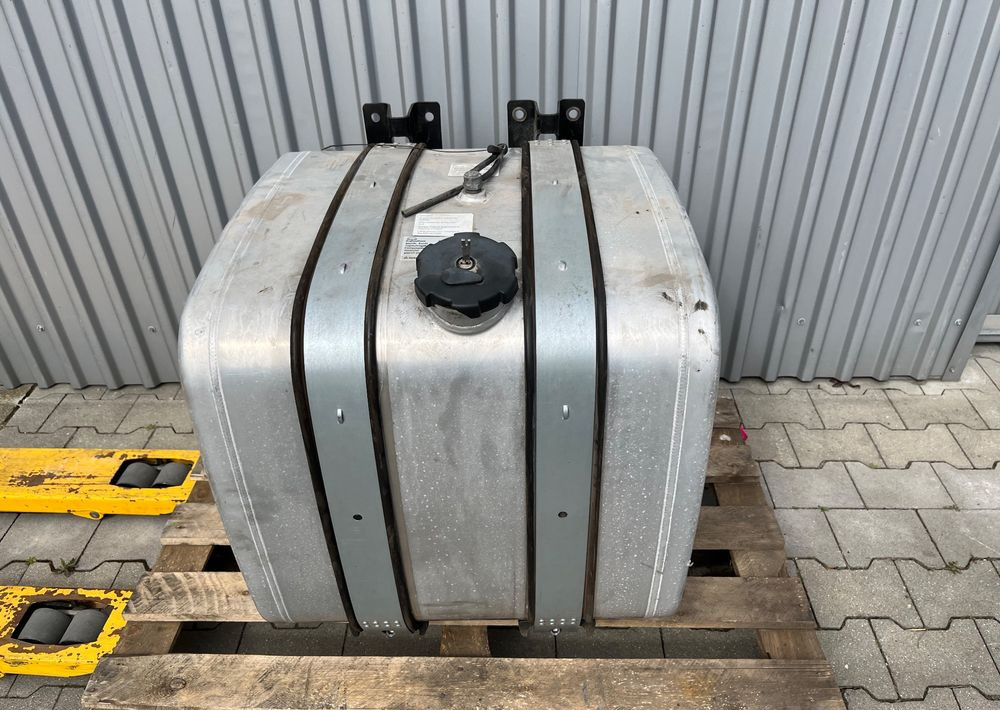 Zbiornik paliwa MAN TGX TGS 250 litrów kompletny - Tanque de combustível por Camião: foto 2 Zbiornik paliwa MAN TGX TGS 250 litrów kompletny - Tanque de combustível por Camião: foto 2