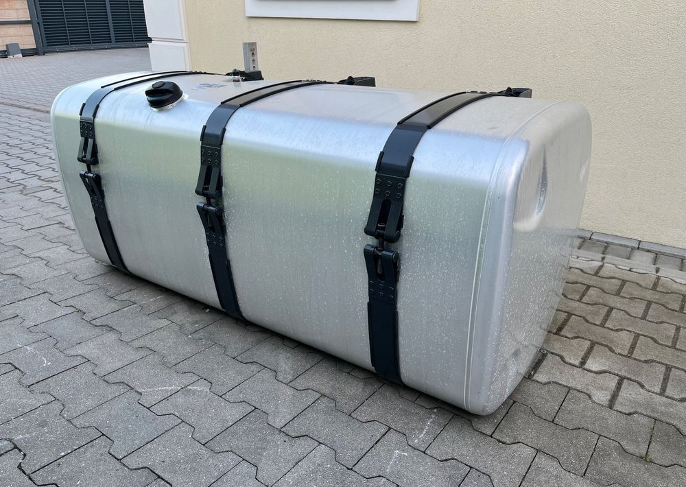 Zbiornik paliwa Scania Super R S 700 L kompletny bak NGS NGR - Sistema de combustível por Camião: foto 3 Zbiornik paliwa Scania Super R S 700 L kompletny bak NGS NGR - Sistema de combustível por Camião: foto 3