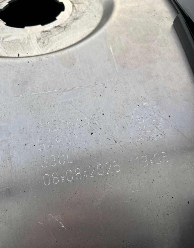 Zbiornik paliwa Volvo FH Renault 330 litrów bak jak nowy - Sistema de combustível por Camião: foto 5 Zbiornik paliwa Volvo FH Renault 330 litrów bak jak nowy - Sistema de combustível por Camião: foto 5