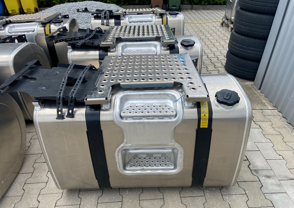 Zbiornik paliwa Volvo FH Renault 480 litrów bak jak nowy - Tanque de combustível por Camião: foto 1 Zbiornik paliwa Volvo FH Renault 480 litrów bak jak nowy - Tanque de combustível por Camião: foto 1