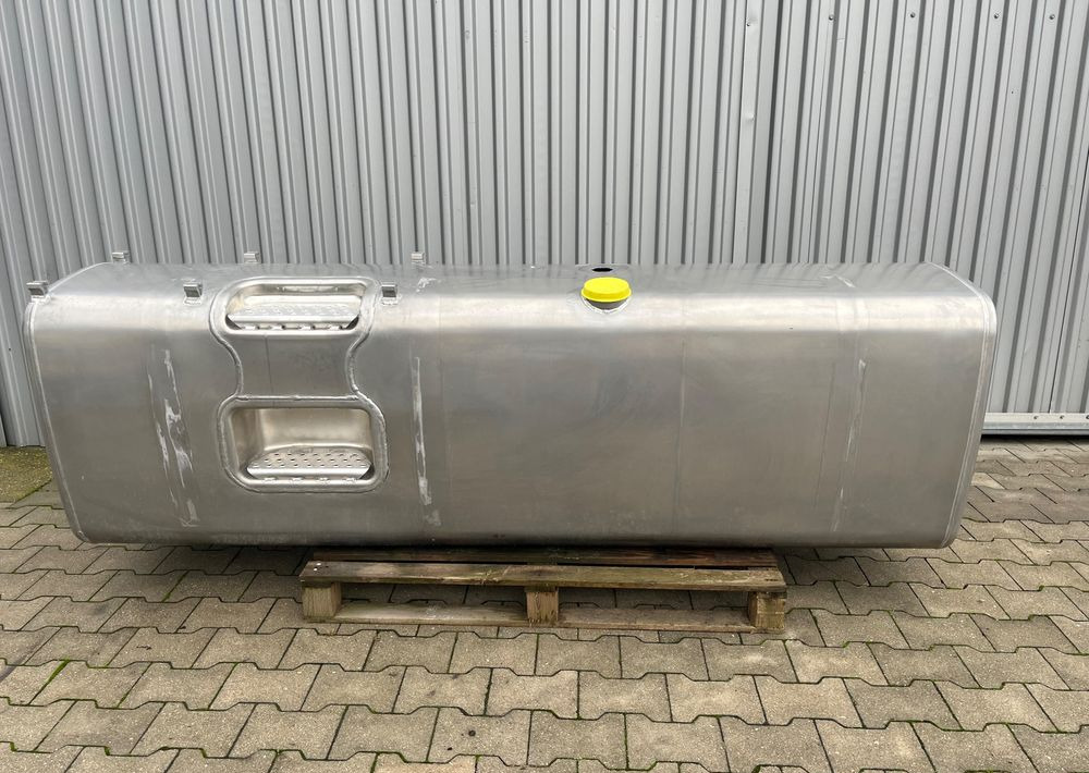Zbiornik paliwa Volvo FH Renault 900 litrów bak jak nowy - Sistema de combustível por Camião: foto 1 Zbiornik paliwa Volvo FH Renault 900 litrów bak jak nowy - Sistema de combustível por Camião: foto 1