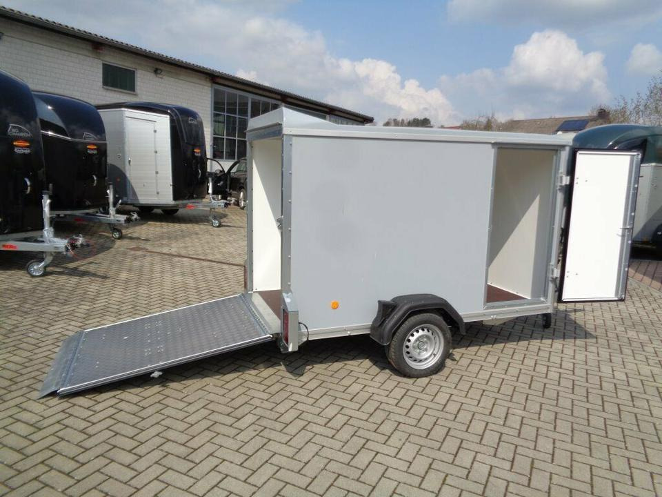 Böckmann PKW-Anhänger Koffer 1,35t Auffahrrampe Ladehöhe 42cm - Reboque para carros: foto 1 Böckmann PKW-Anhänger Koffer 1,35t Auffahrrampe Ladehöhe 42cm - Reboque para carros: foto 1