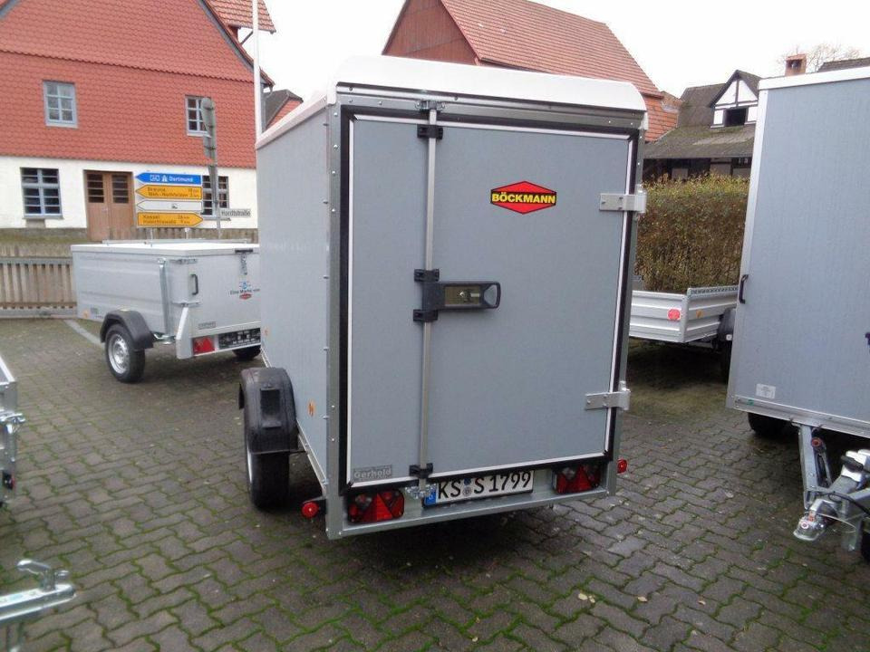 Böckmann PKW-Anhänger Koffer 1,35to. 100 km/h Kofferanhänger - Reboque para carros: foto 2 Böckmann PKW-Anhänger Koffer 1,35to. 100 km/h Kofferanhänger - Reboque para carros: foto 2