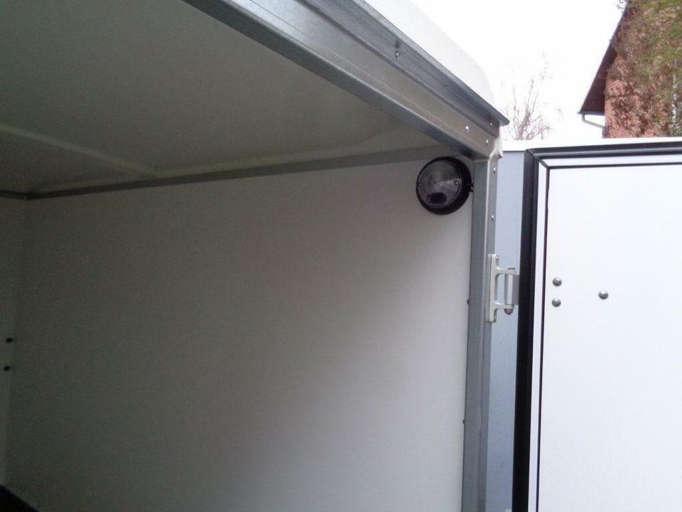 Böckmann PKW-Anhänger Koffer 1,35to. 100 km/h Kofferanhänger - Reboque para carros: foto 5 Böckmann PKW-Anhänger Koffer 1,35to. 100 km/h Kofferanhänger - Reboque para carros: foto 5