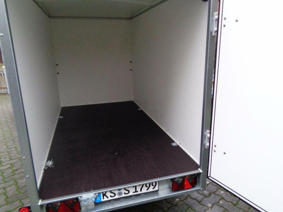 Böckmann PKW-Anhänger Koffer 1,35to. 100 km/h Kofferanhänger - Reboque para carros: foto 3 Böckmann PKW-Anhänger Koffer 1,35to. 100 km/h Kofferanhänger - Reboque para carros: foto 3