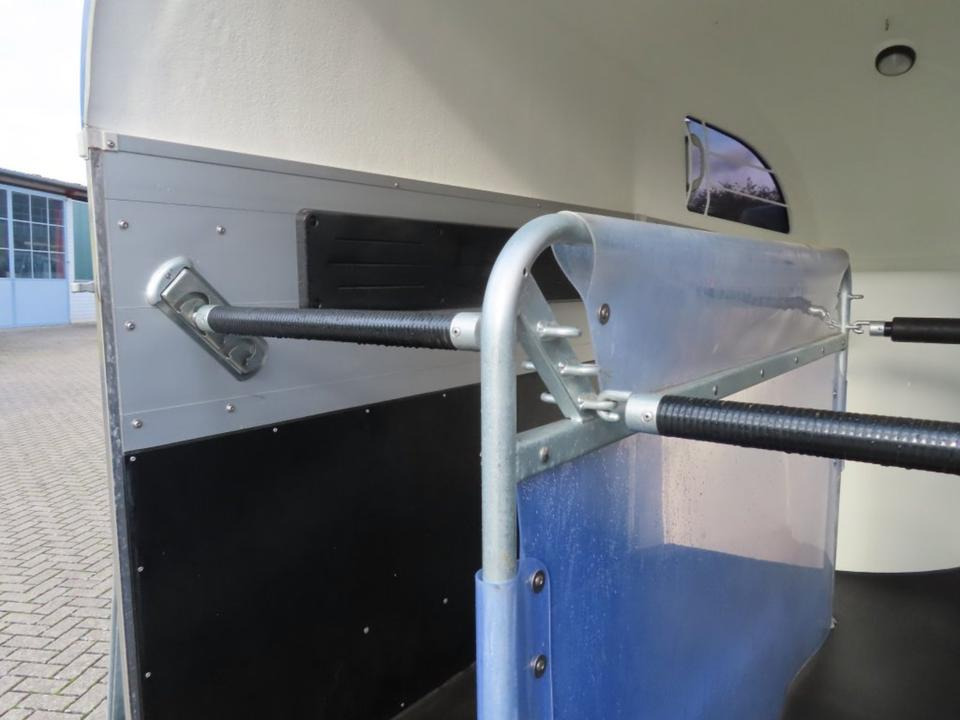 Böckmann Pferdeanhänger Champion R, Alub., 100 km/h - Reboque para cavalos: foto 5 Böckmann Pferdeanhänger Champion R, Alub., 100 km/h - Reboque para cavalos: foto 5