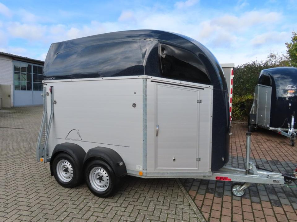 Böckmann Pferdeanhänger Champion R, Alub., 100 km/h - Reboque para cavalos: foto 2 Böckmann Pferdeanhänger Champion R, Alub., 100 km/h - Reboque para cavalos: foto 2